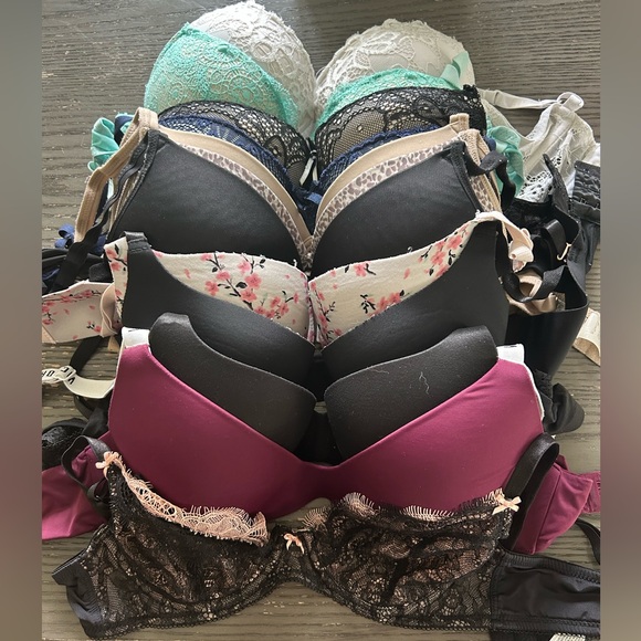 Set of 12 bras - Picture 1 of 4